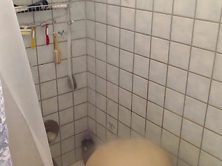 Shower Cam: Girlfriend in Parents Shower