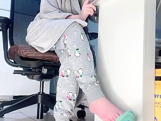 SnowPrincess aka snowpriness OnlyFans - This flipflop is so