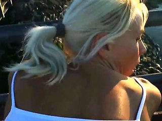 Miley-Weasel - PUBLIC Arschfick statt Fr-hsport