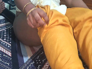 Bangladeshi Married Bhabhi Giving Blowjob