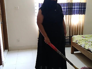 Niqab Hookup - Hot Arab BBW Teen Maid Fucked by Boss When She Was Cleaning Office!