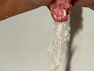 Morning Collection of Yellow Urine! Showing off My Dirty Pads!