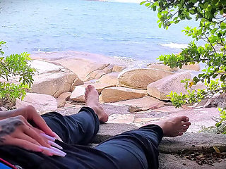 Amateur Teen Handjob Cumshot Surprise on Beach Outdoor Sex