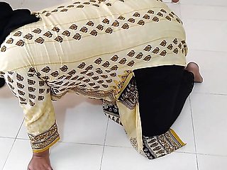 Punjab Muslim Hot Aunty Was Cleaning The House When Neighbor Boy Saw Her And Fucked - Desi Sex