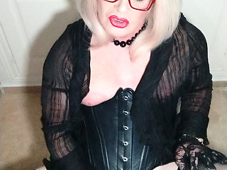 Dark secretary plays for you