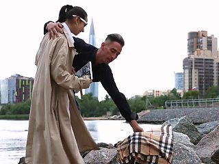 Brunette Pussy Temptations - Bloom Lambie