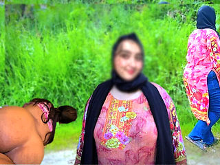 Indian Muslim Girl Aria Mia Public Park Fuck with Stranger While Family Searches Hotel