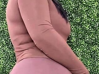 Fat mature webcam chick making herself cum with a vibrator