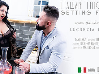 Fucking Italian Thick Milf Lucrezia Parisi In Her Livingroom