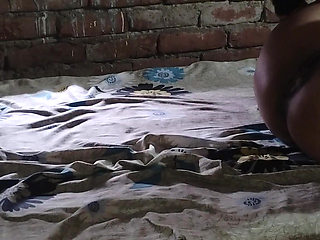 Sexy desi bhabhi ko din me thukai