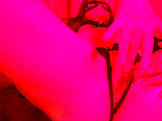 He fingers horny milf until she cums and squirts