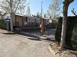 Bekycarril Nudist Lifestyle - Amateur Couple Outdoor Nude Walking & Kitchen Moments