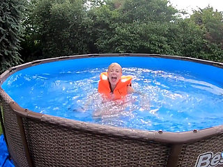 Life Jacket Vibe Play in the Pool