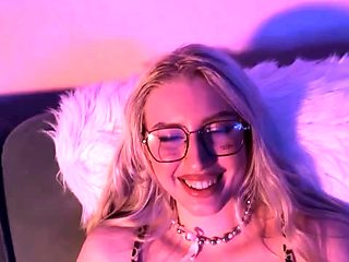 Alice Warm Heart - Giantess With Big Belly Suddenly