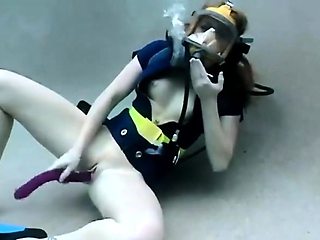 Leah Wilde FFM scuba masturbation