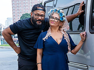 Busty Housewife Tried Very Hard Ass Fucking