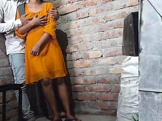 Village girl ko akele band factory me bulake panchayat ke ladka ne choda