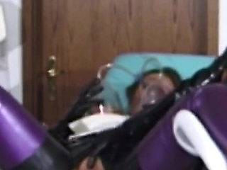 Threesome in the clinic to enjoy between apparature and sexy lesbians