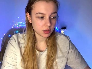 Extreme fingering in a narrow pussy