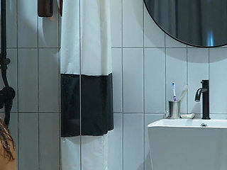 Home Sex in the Shower. Real Couple Makes Love