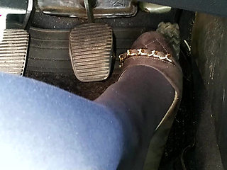 Revving in Grey Flats with Chains in Mp4format