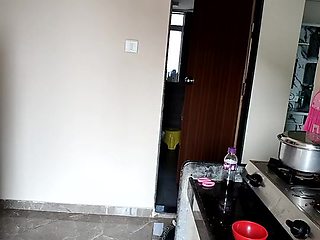 DESI BHABHI IN SAREE SULTRY - Housewives