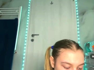 Dancing and sexy fingering pussy