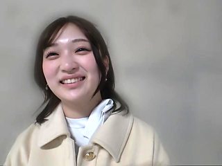 その口でしゃぶってくれ！ぷっくり唇とむっちり太ももにでっかい尻