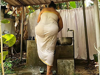 Round ass, mallu bathing outdoor, fully naked teasing Neighbours