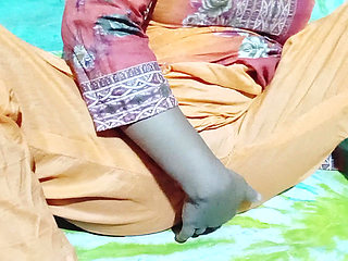 Hot Desi Boudi and Clener Sex Video