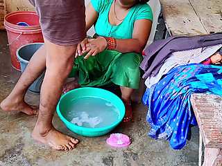 Desi bhabhi ne  bathroom me land chusha