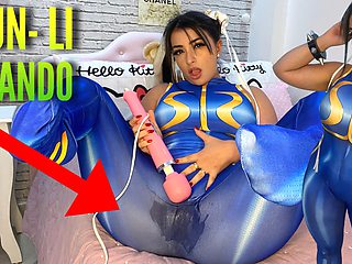 Chun Li cosplay blowjob ahegao and SQUIRTING IN LEGGINGS AFTER CUMMING WITH HER HITACHI VIBRATOR