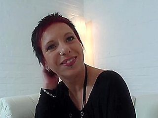 Milf Kim Und Der Riesen Dildo In Der Fotze