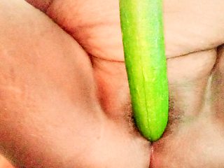 Newly Married Housewife Fuck Pussy with Sponge gourd