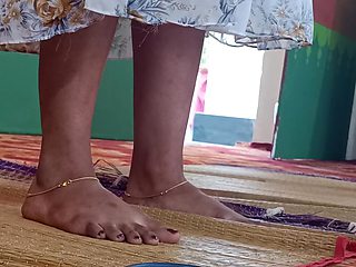 candid asian feet in train : candid soles close ups