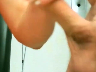 Penny's gym power handjob