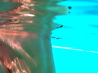 Underwater Fuck in the Pool