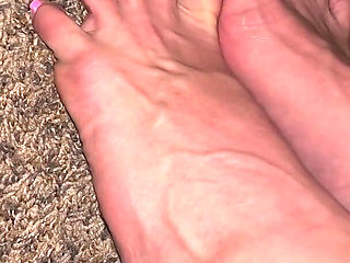 Veiny Feet After Shower - Silent Tease by Ivys Feet Footivities