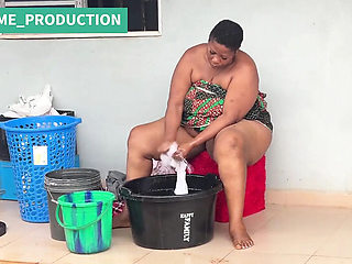 Big Black BBW Mom Gives Sunday Morning Blowjob to BBC in Amateur Couple HD