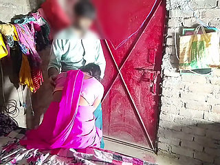 Secret sex in broad daylight, brother-in-law entered the sister-in-law's room and persuaded the sister-in-law to her, then sucked the nipples, choosing the sister-in-law, the sister-in-law landed the muscle and stood up to the doctor.