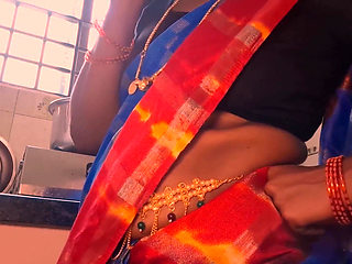 Indian Maid Spreads Her Legs to Get Tips for Reel Shoots
