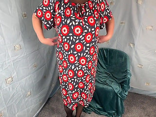 Mrs Mature Feet Stripping Down to Her Big White Granny Pants 424