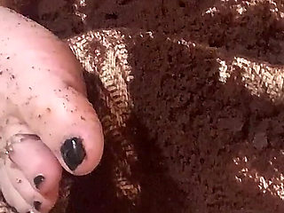 Feet Feet Feet in the Cake