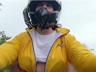 Picking Up Didi Customer Without Bra!