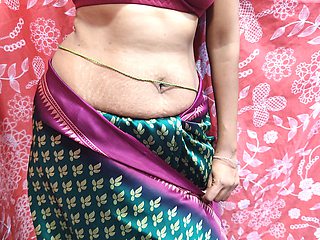 Hot sexy step mother pussy fingering in saree