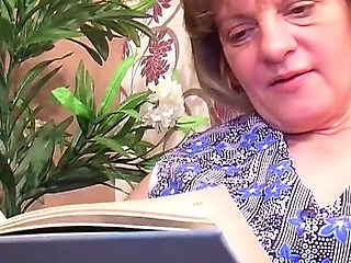 Couple is visiting the neighbor - She gratefully accepts the three