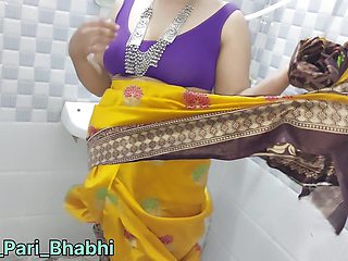 Seeing Her Bathing in a Yellow Saree I Entered the Bathroom and Fucked Her with Her Legs Raised