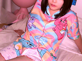 Creampie pussy cute girl at midnight in her bedroom.