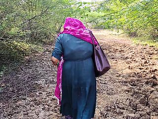 18 year Old Girlfriend fucked First Time In Jungle outdoor Hindi sex video