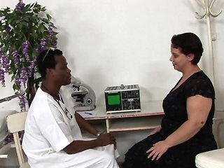 She Cheats on Her Husband at the Gynecologist